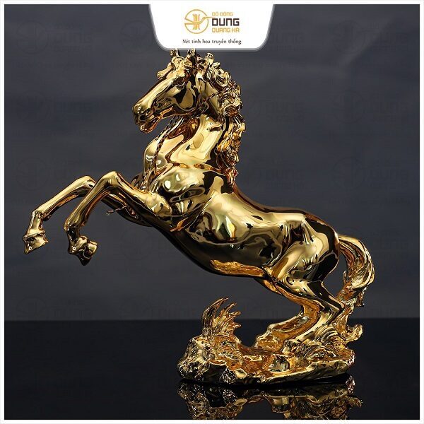 Tượng ngựa hí bằng đồng mạ vàng kích thước 28x28x2,4cm