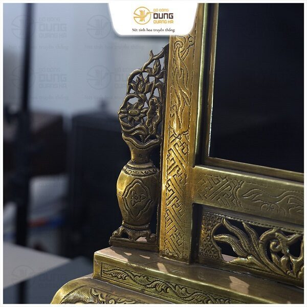Khung ảnh bàn thờ bằng đồng vàng kích thước 40x60cm