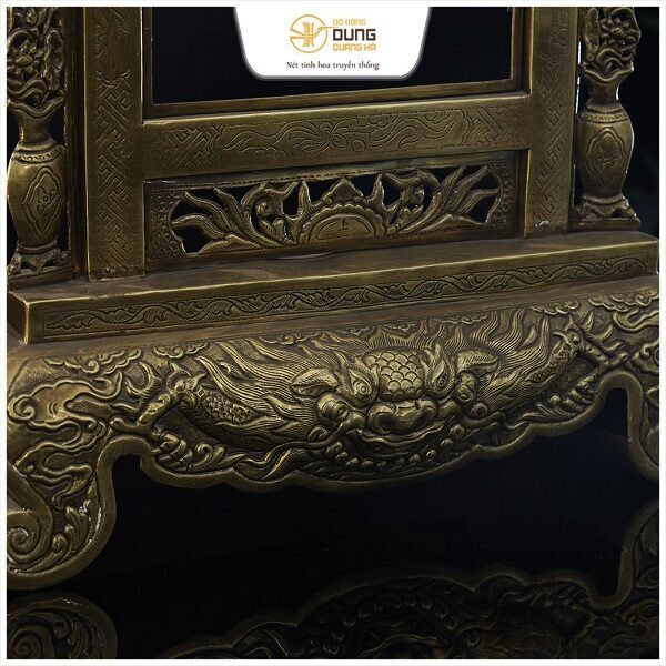 Khung ảnh bàn thờ bằng đồng vàng kích thước 40x60cm