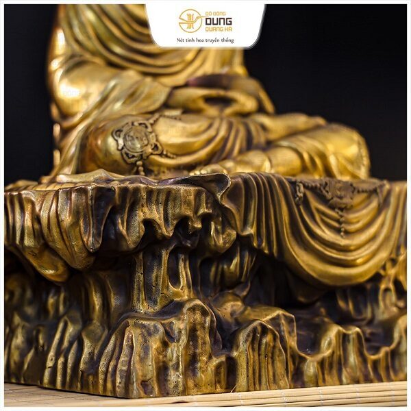 Tượng Phật Thích Ca bằng đồng vàng ngồi trên bệ đá cao 40cm