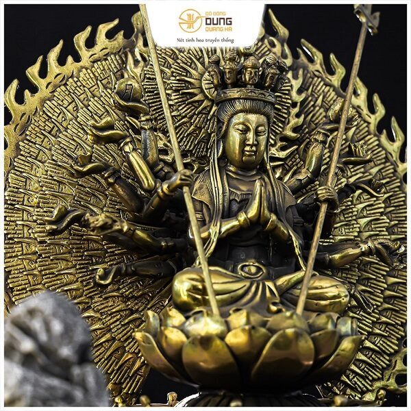 Tượng Phật Thiên Thủ Thiên Nhãn tĩnh tọa bằng đồng vàng cao 26cm