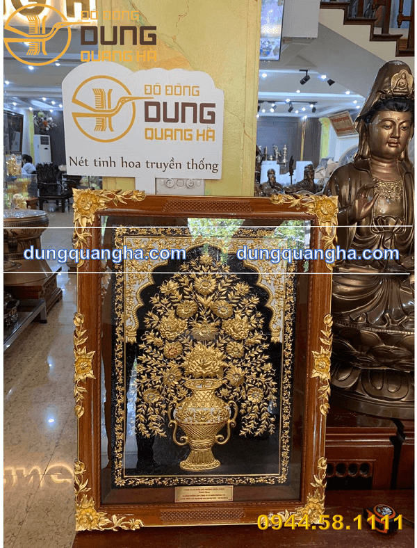 Tranh bình hoa Dubai treo phòng khách bằng đồng dát vàng kích thước 80x60cm