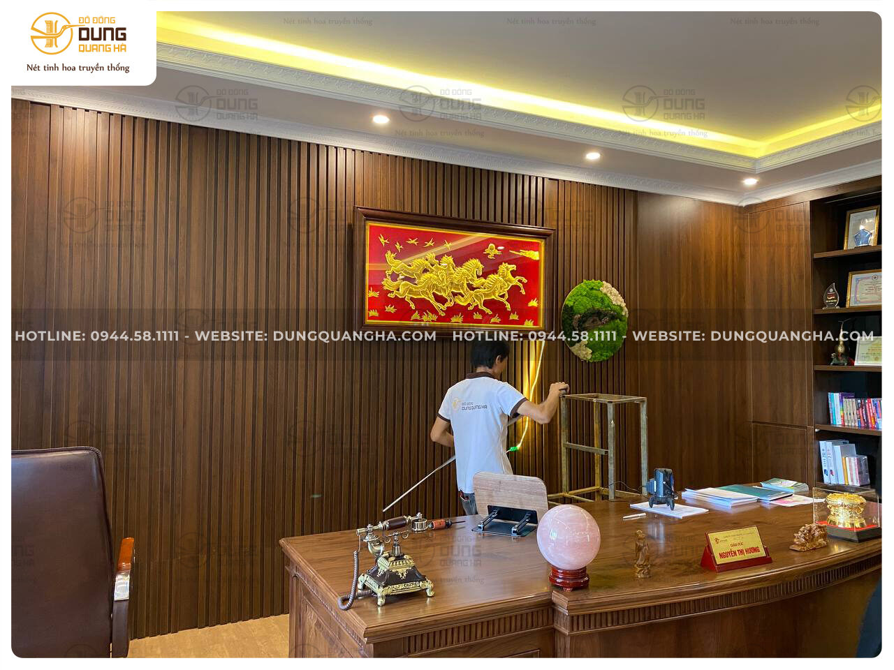 Lắp đặt tranh Mã Đáo Thành Công dát vàng 1m5 x 80cm cho khách ở Phú Thọ