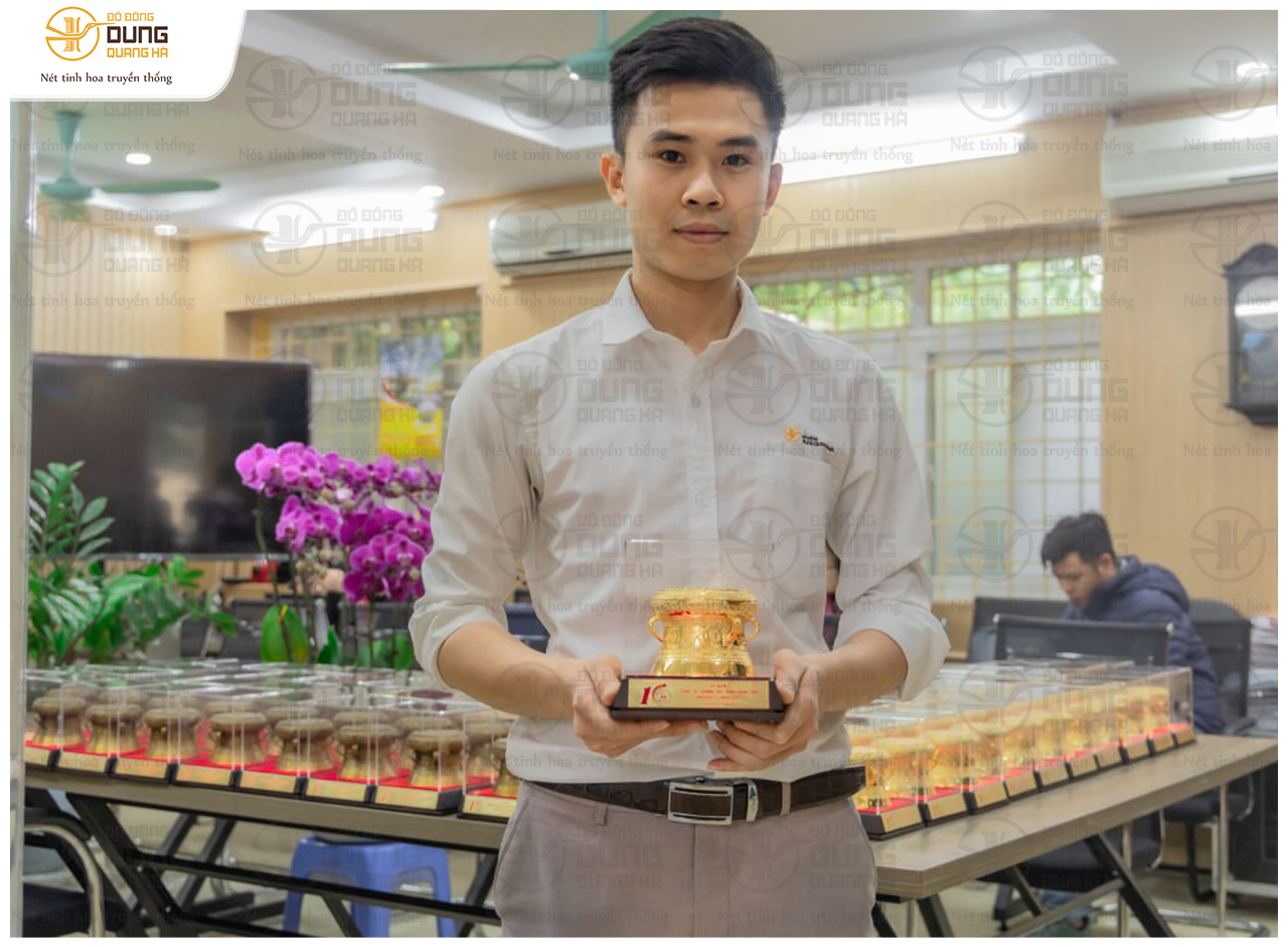 Đồ đồng Dung Quang Hà bàn giao 40 quả trống quà tặng tại TP.HCM
