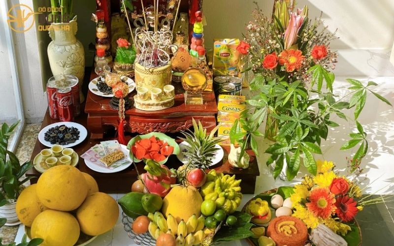 Cách bày biện lễ vật trên bàn thờ Thần Tài