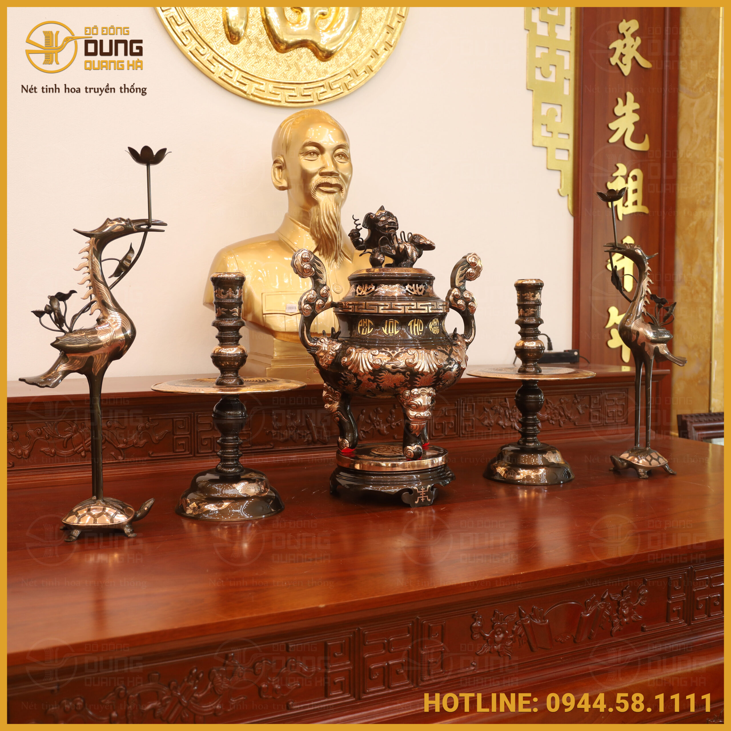 Bộ ngũ sự gây ấn tượng bởi sự kết hợp tinh tế giữa sắc đỏ trầm nguyên bản của đồng và các chi tiết được cạo màu sáng tạo nên độ tương phản sắc nét