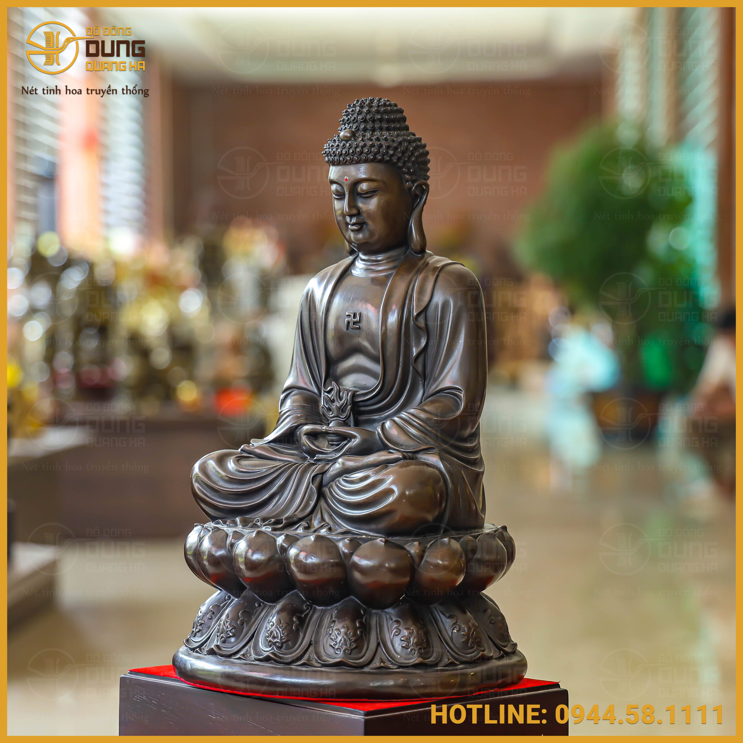 Pho tượng Phật A Di Đà hiện lên với tông màu hun đen giả cổ trầm mặc