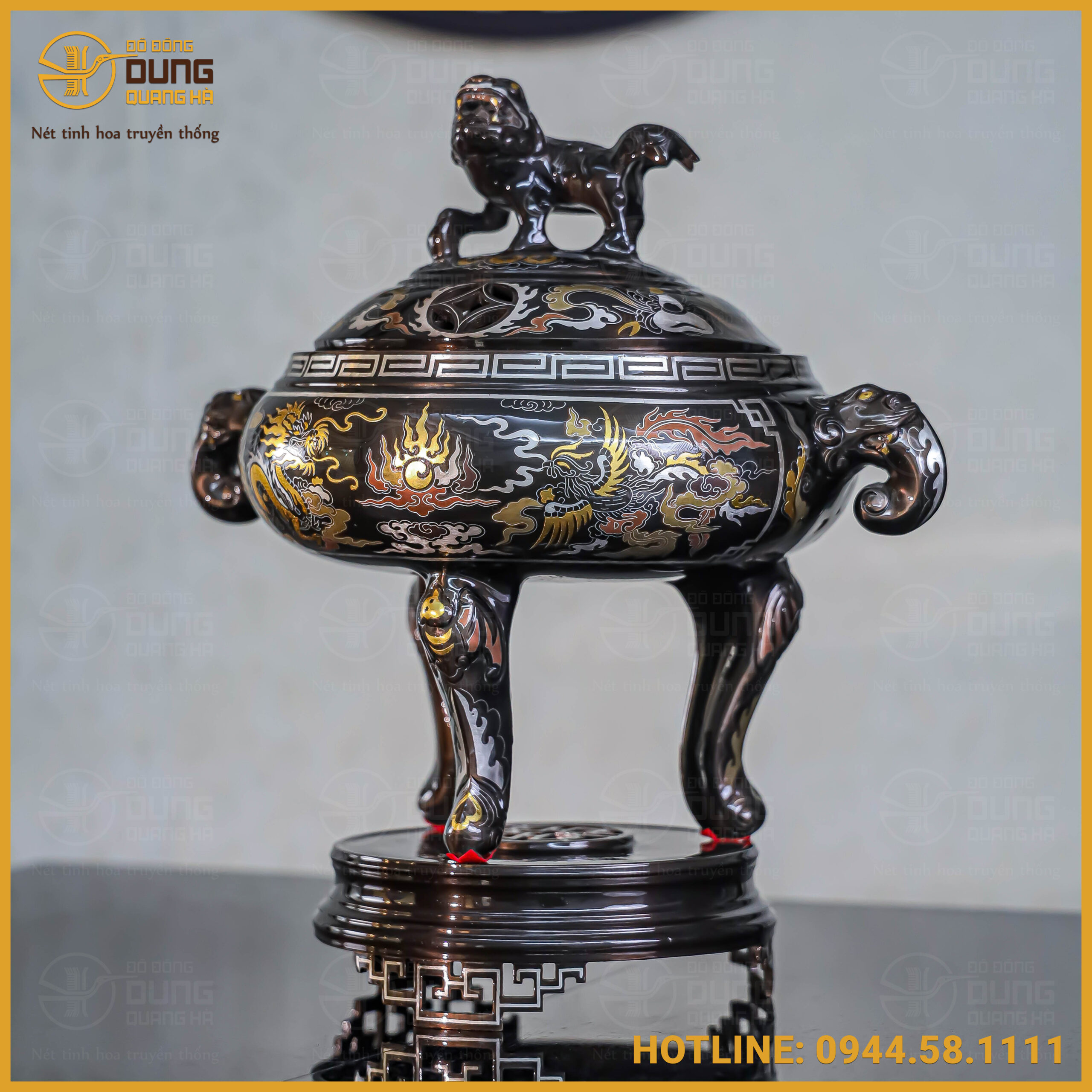 Thân đỉnh có dáng phình rộng theo chiều ngang tạo thành một khối bầu tròn vững chãi