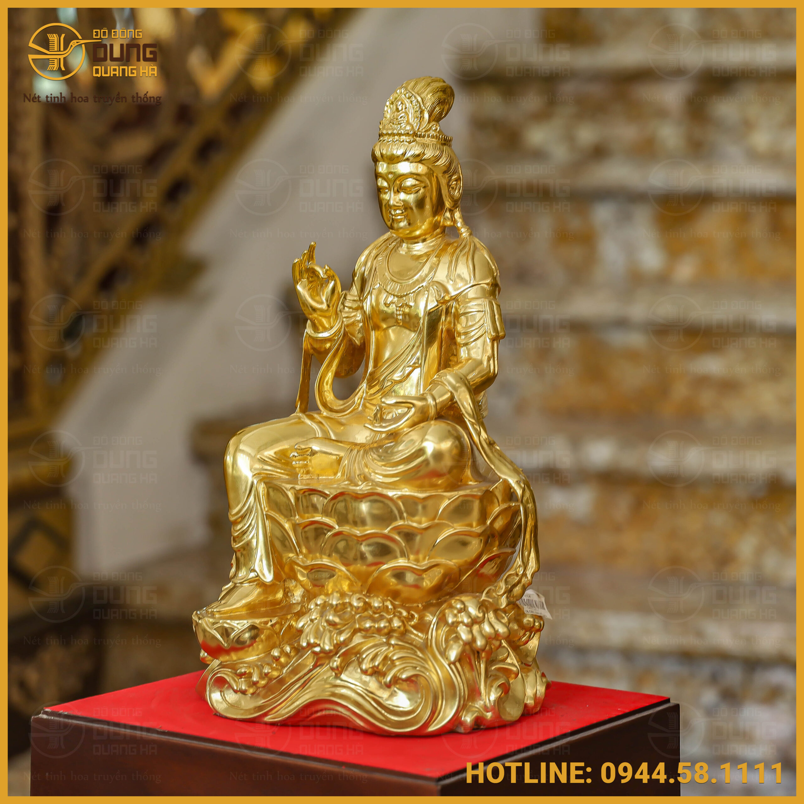 Pho tượng khoác lên mình sắc hoàng kim lộng lẫy và thuần khiết từ lớp vàng 24k