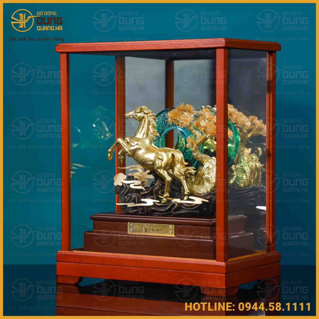 Quà lưu niệm tượng ngựa đứng đá vòng ngọc xanh dát vàng Đài Loan cao 36cm ngang 28cm