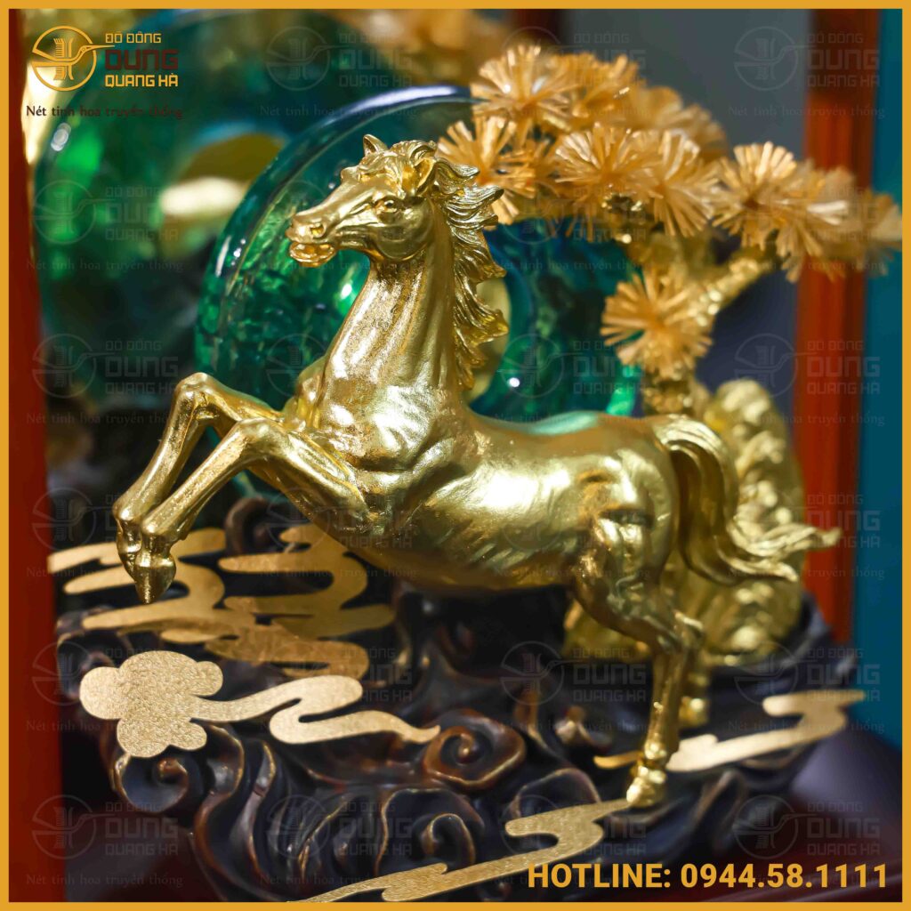 Quà lưu niệm tượng ngựa đứng đá vòng ngọc xanh dát vàng Đài Loan cao 36cm ngang 28cm
