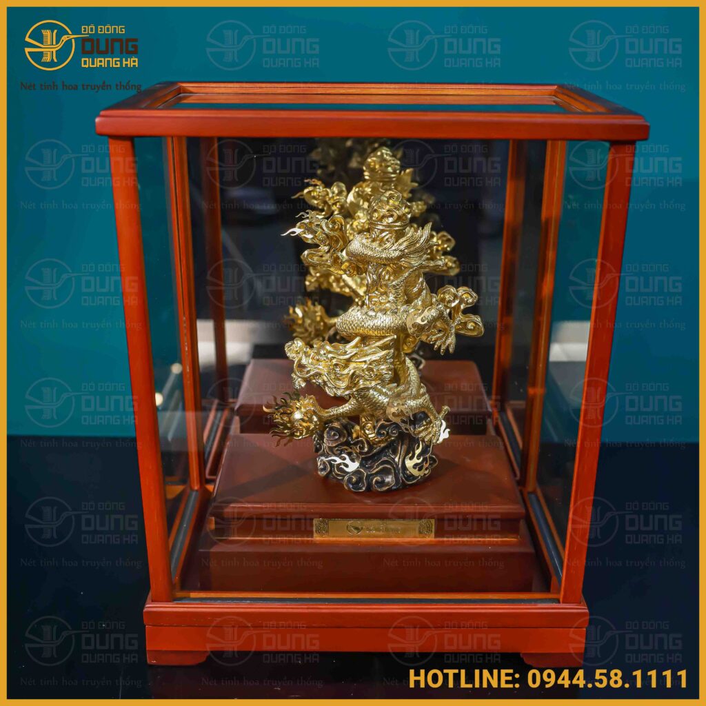 Quà lưu niệm rồng cuộn gậy dát vàng cao 36cm ngang 28cm