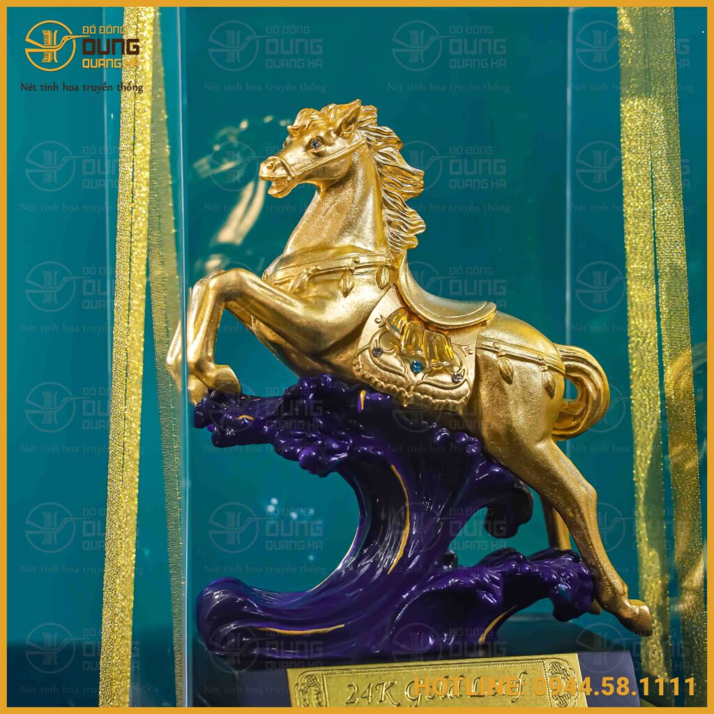 Quà lưu niệm ngựa hí cưỡi sóng xanh dát vàng cao 22cm