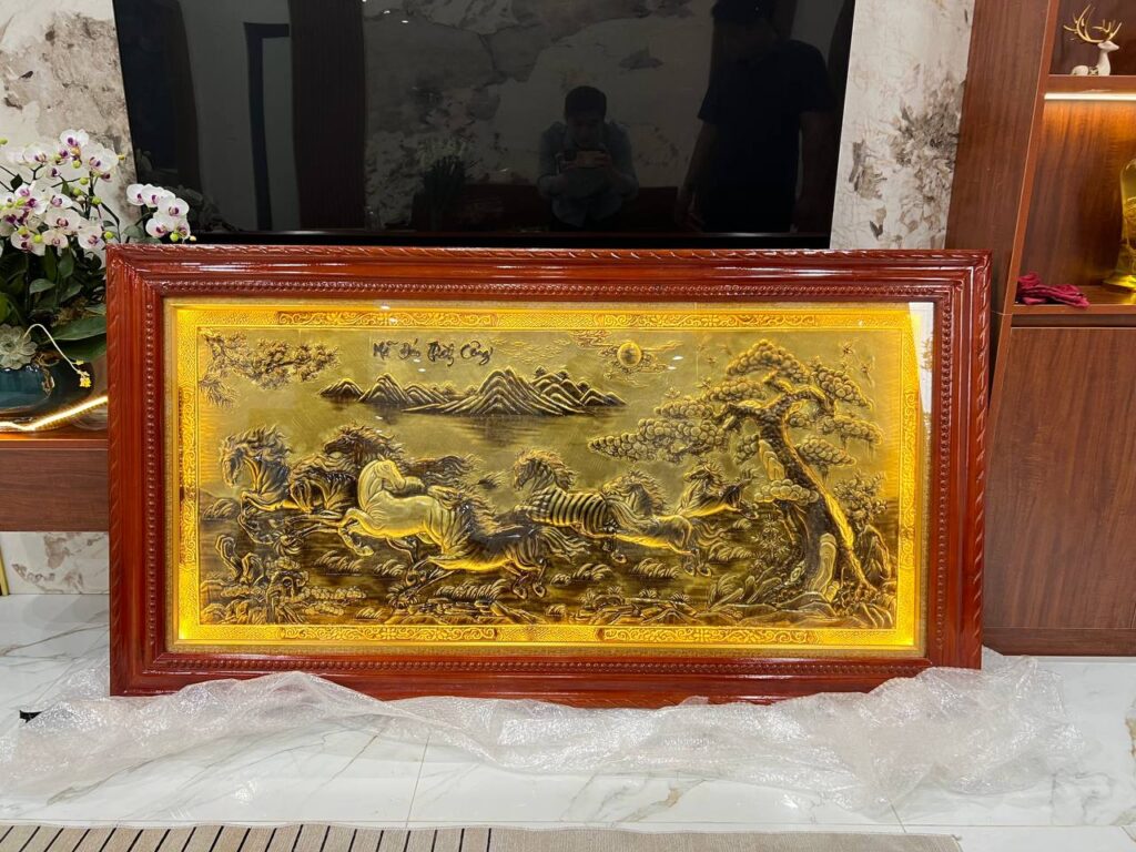 Bàn giao tranh Mã Đáo Thành Công bằng đồng 1m7 x 90cm làm quà tặng tân gia tại Chương Mỹ, Hà Nội