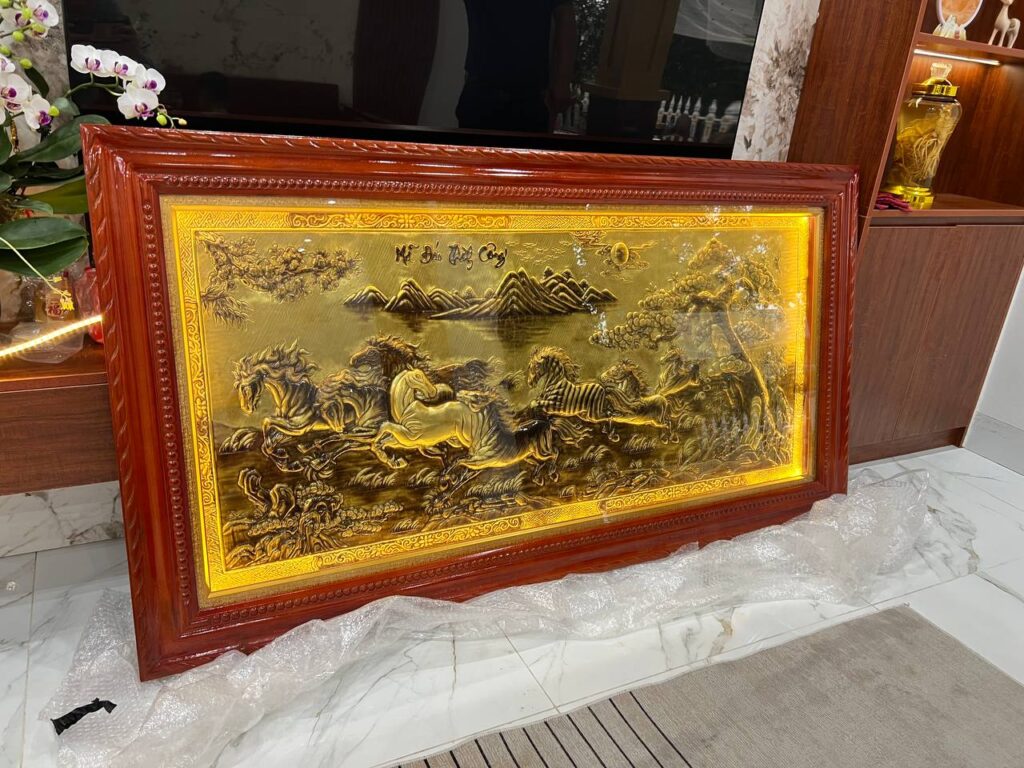 Bàn giao tranh Mã Đáo Thành Công bằng đồng 1m7 x 90cm làm quà tặng tân gia tại Chương Mỹ, Hà Nội