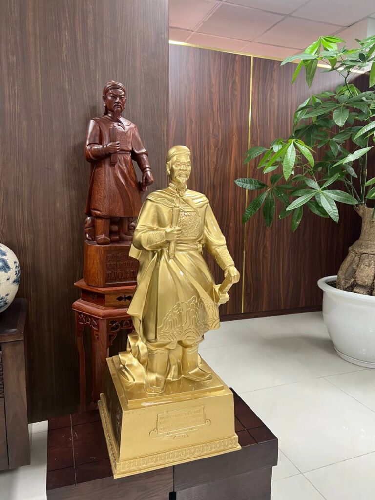 Bàn giao tượng Đức Thánh Trần 1m33, 90cm và tượng Bác Hồ 70cm tại Trường THCS & THPT Trần Quốc Tuấn – Nam Từ Liêm, Hà Nội