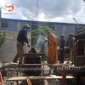 Dung Quang Hà thực hiện đúc chuông đồng nặng 300kg cho chùa Mục Đồng – tỉnh Bến Tre