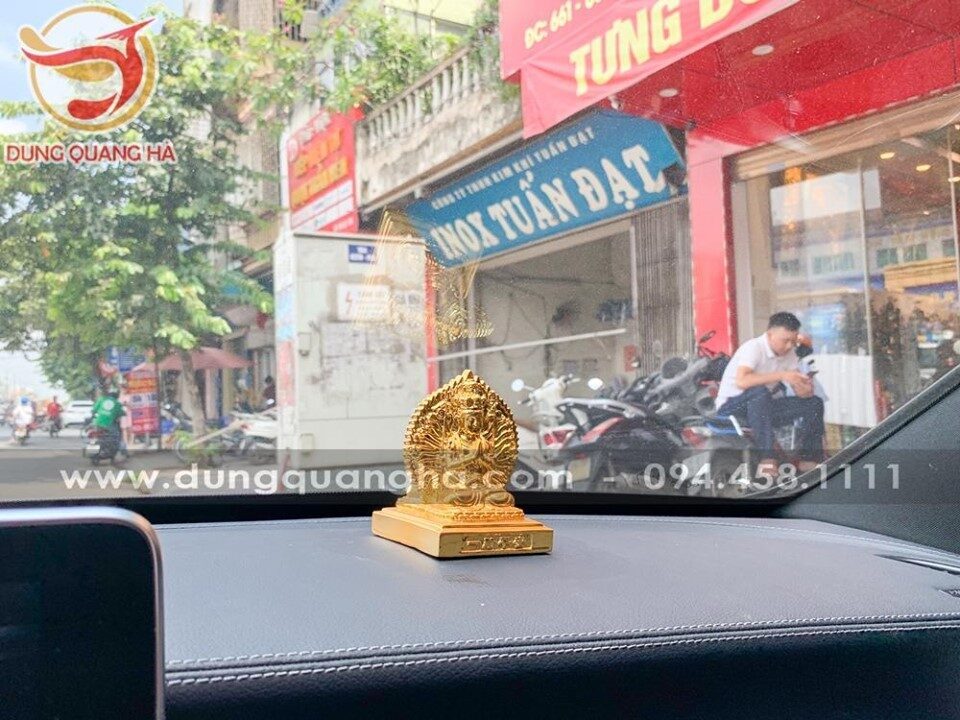 Tượng Phật thiên thủ thiên nhãn mạ vàng để xe ô tô
