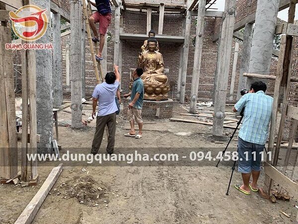 Hoàn thiện bộ tượng Tam Thế Phật bằng đồng cao 2m5