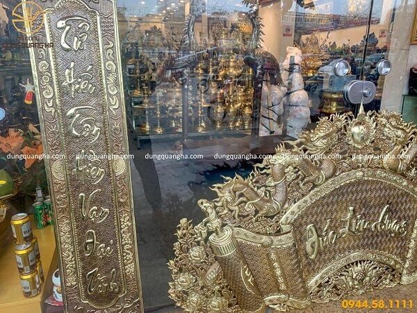 Bộ cuốn thư câu đối Đức Lưu Quang bằng đồng vàng mộc