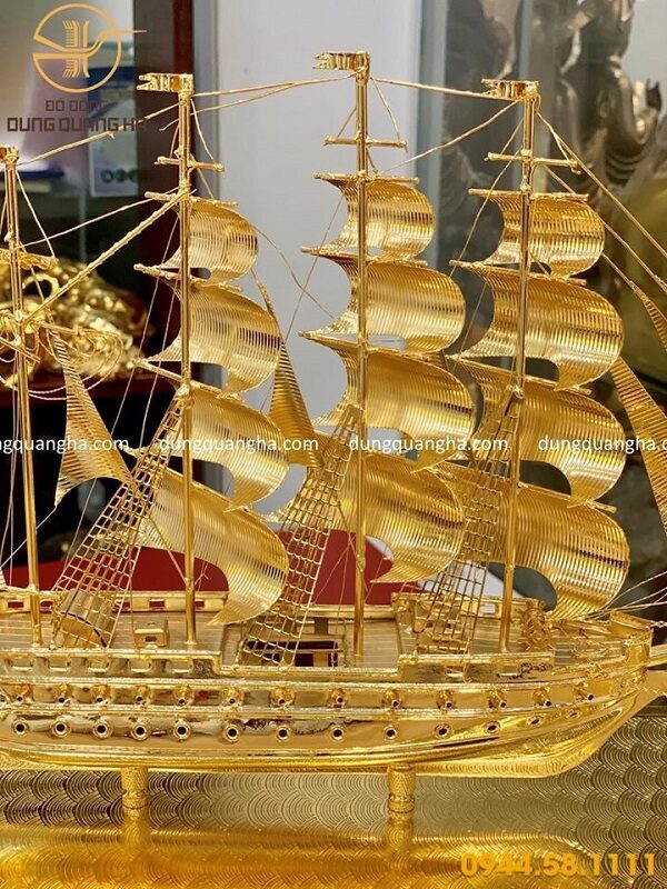 Thuyền buồm mạ vàng mẫu 2 - món quà phong thủy độc đáo