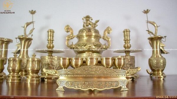 Bộ đồ thờ cúng đầy đủ đồng vàng đỉnh chạm rồng cao 60cm