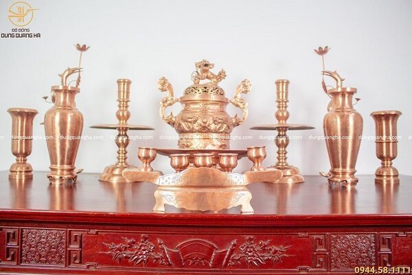 Bộ đồ thờ đầy đủ bằng đồng đỏ mộc - đỉnh 60cm chạm rồng