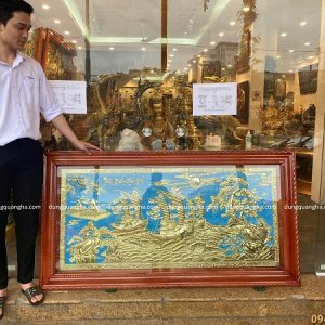 Tranh Thuận Buồm Xuôi Gió 1m7 đồng vàng mộc, nền xanh