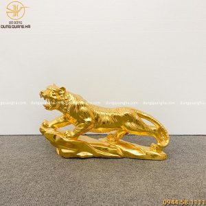 Tượng hổ phong thủy bằng đồng dát vàng cao 23cm dài 45cm