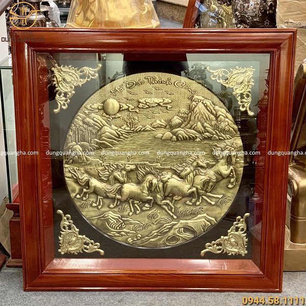 Tranh Mã Đáo Thành Công bằng đồng vàng thúc nổi 80x80 cm