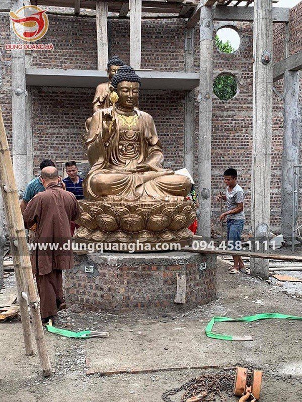 Hoàn thiện bộ tượng Tam Thế Phật bằng đồng cao 2m5