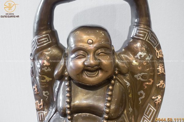 Tượng Phật Di Lặc đứng nâng kim nguyên bảo khảm tam khí