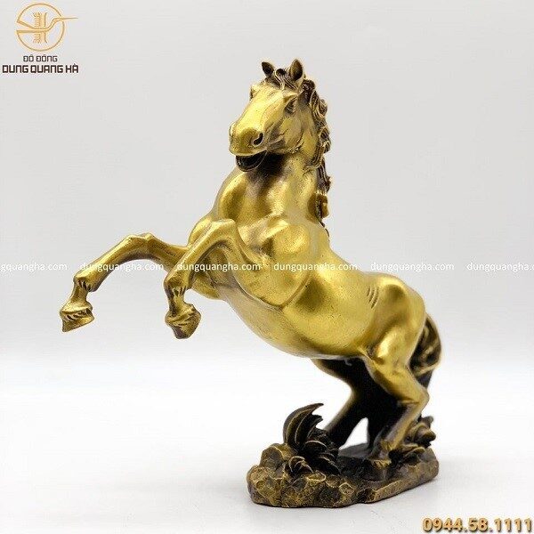 Tượng ngựa phong thủy bằng đồng vàng độc đáo cao 28cm