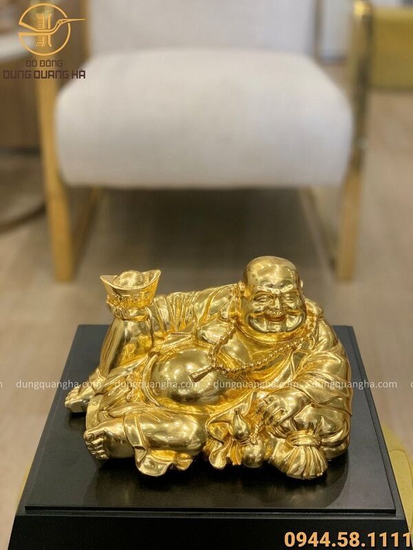 Tượng Phật Di Lặc nằm cầm kim nguyên bảo thếp vàng 9999