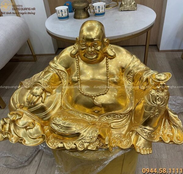 Tượng Di Lặc ngồi ôm bị tiền thếp vàng kích thước 65 x 32cm