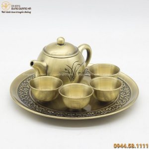 Bộ ấm chén bằng đồng vàng hoa văn tinh xảo trang nhã