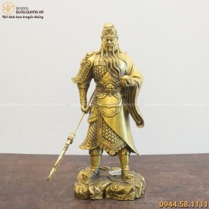 Tượng Quan Công đứng cầm vàng và đao 39x10cm nặng 3,6kg