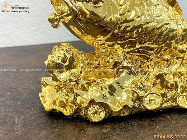 Tượng cá chép hoa sen phong thủy 13x18cm đồng vàng mạ vàng
