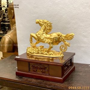 Tượng Ngựa tài lộc đứng trên tiền 32x45x11cm thếp vàng 9999