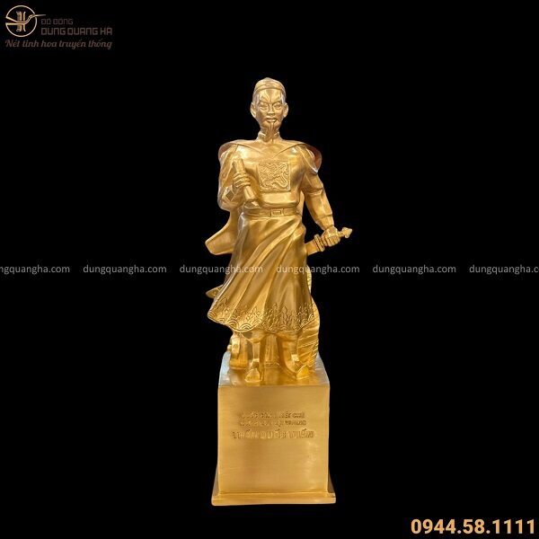 Tượng Trần Hưng Đạo bằng đồng vàng cao 30cm đẹp tinh xảo