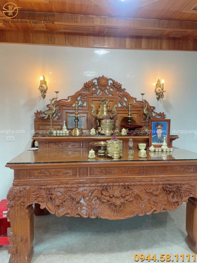 Bộ đồ thờ cattut trên bàn thờ gia tiên