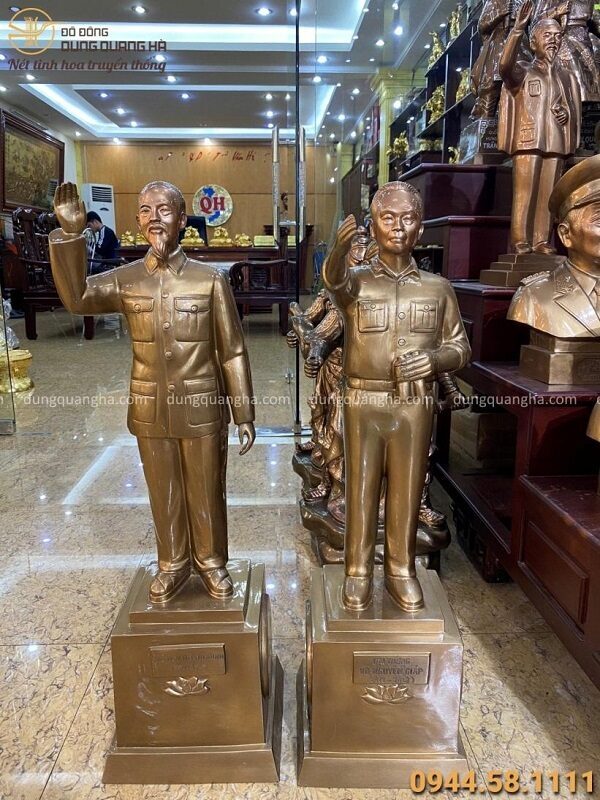 Bộ tượng Bác Hồ + Đại tướng Võ Nguyên Giáp đồng đỏ cao 70cm