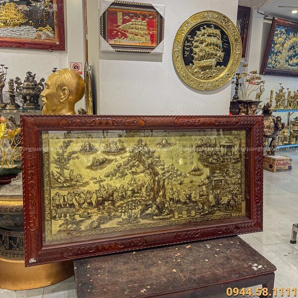 Tranh Vinh Quy Bái Tổ đồng vàng giả cổ khung gỗ hương 1m7 x 90cm