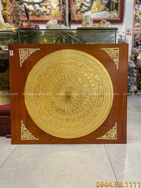 Mặt trống đồng 60cm thếp vàng khung gỗ hương 69cm x 81cm