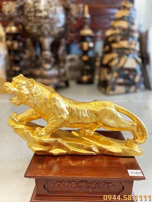 Tượng Hổ bằng đồng vàng thếp vàng tinh xảo chiều ngang 40cm