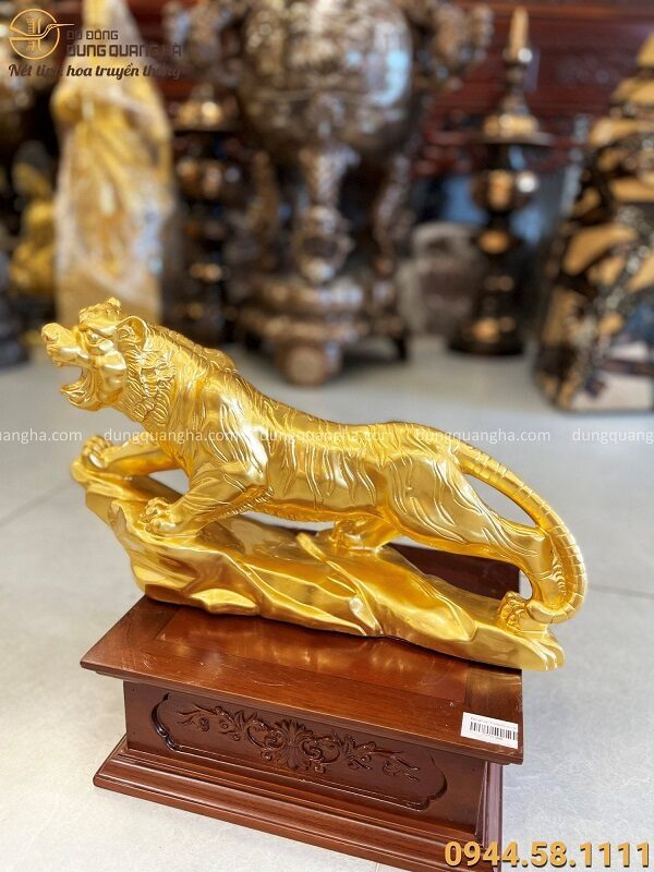 Tượng Hổ bằng đồng vàng thếp vàng tinh xảo chiều ngang 40cm