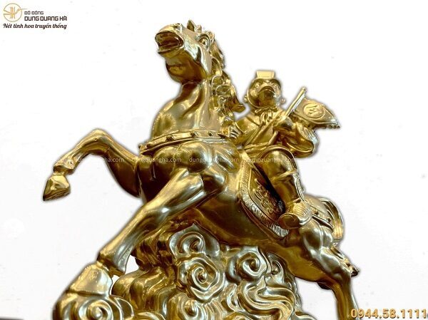 Tượng Tôn Ngộ Không cưỡi ngựa bằng đồng thếp vàng 9999