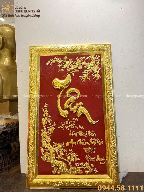 Tranh chữ Tâm thư pháp đẹp bằng đồng vàng thếp vàng 55x88 cm