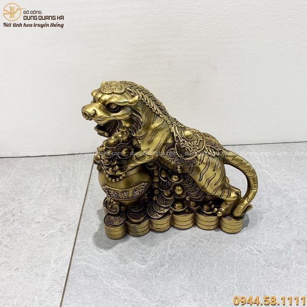 Tượng Hổ đạp cầu bằng đồng vàng kích thước 20x20cm nặng 1,5kg