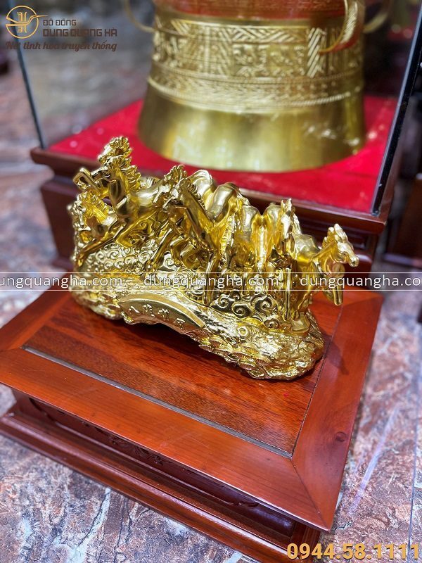Tượng ngựa Bát Mã bằng đồng thếp vàng 9999 kích thước 25 x 15 cm